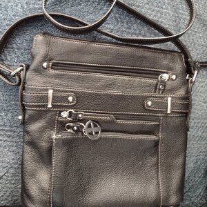 Like new rare Giani Bernini Crossbody Black Leather Purse